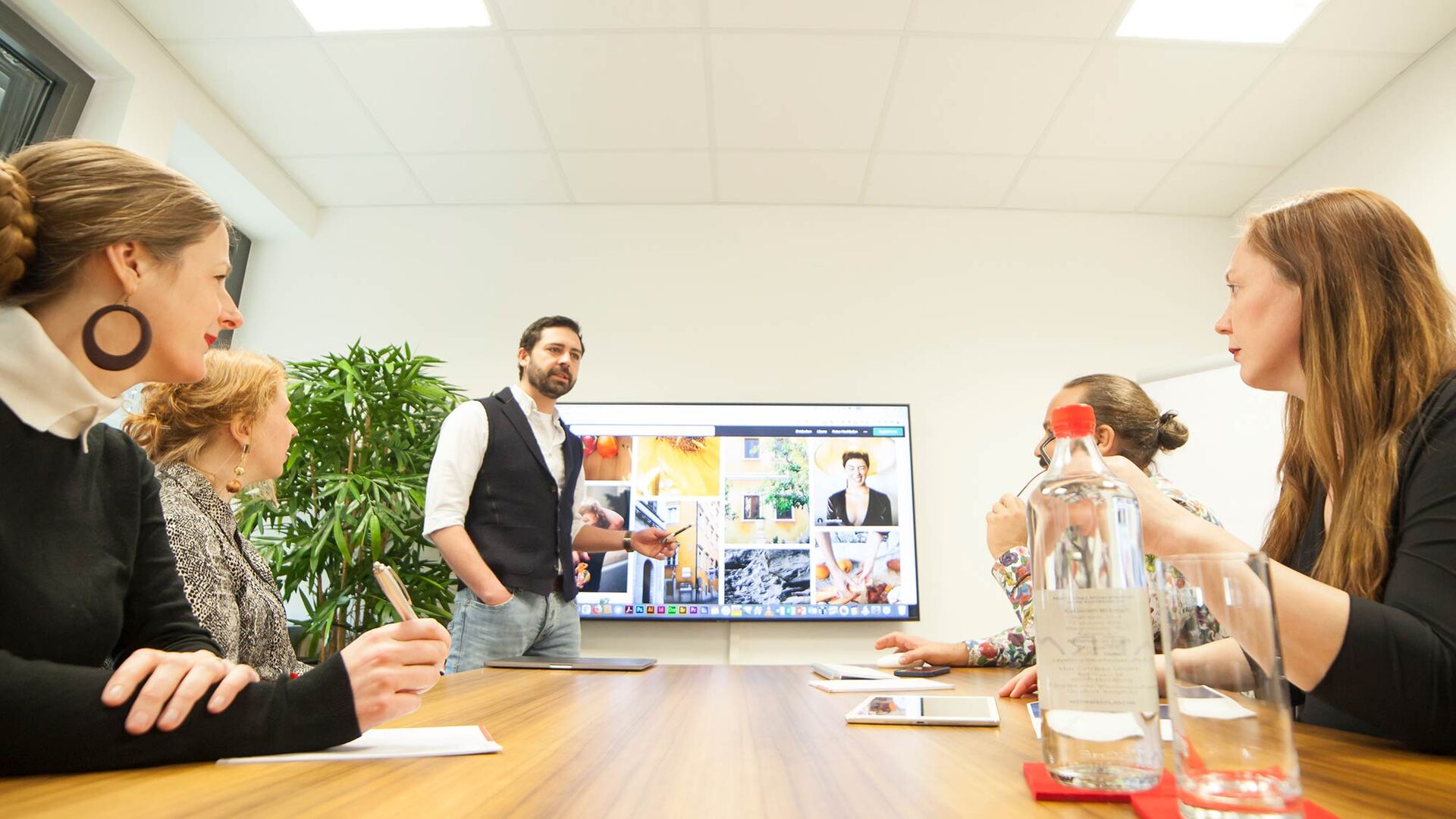 Präsentation im Besprechungsraum bei mindmelt
