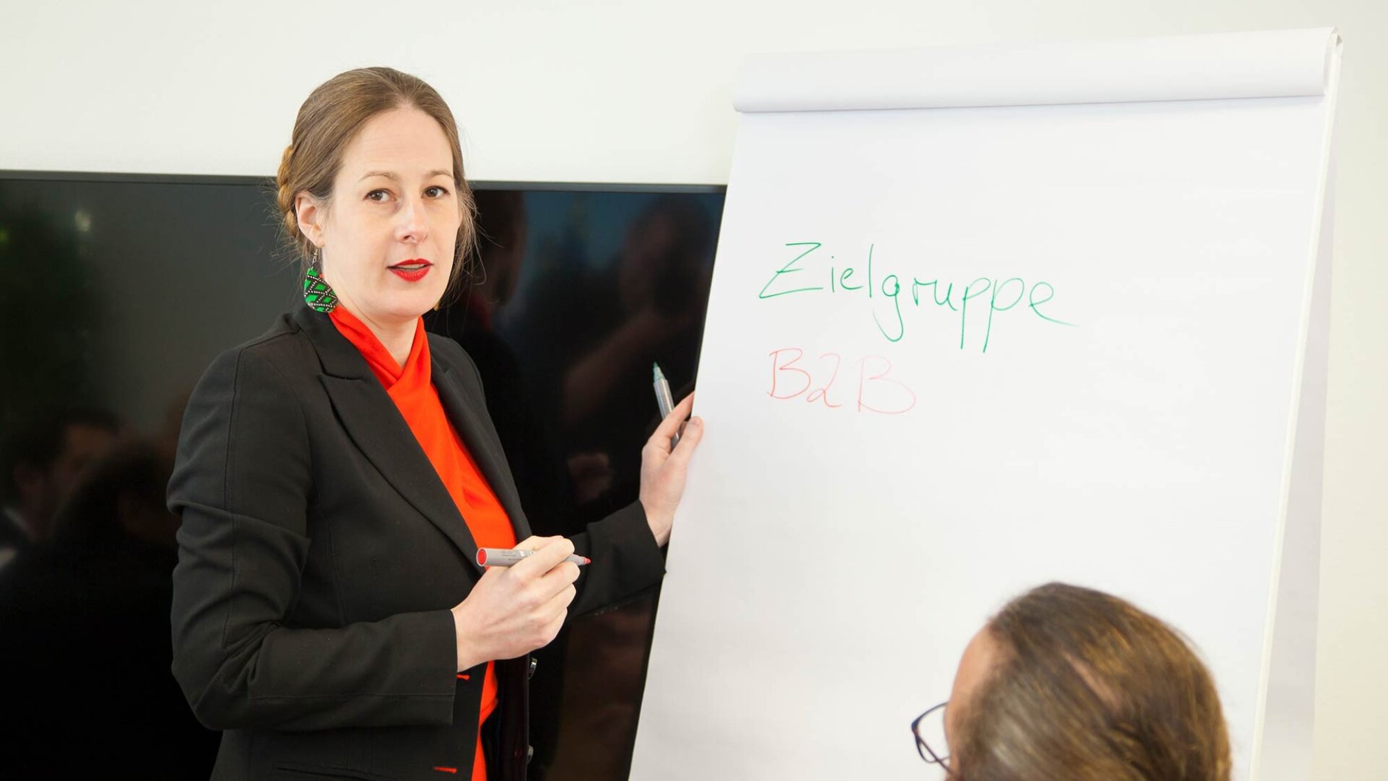 Erklaerung am Flipchart im mindmelt Workshop